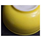 Vintage Pyrex Mixing Bowl Set - Yellow and White Ceramic Bowls