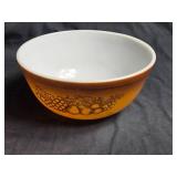 Set of 3 Vintage Pyrex Mixing Bowls with Grape Design