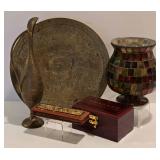 Diverse Vintage Decorative Items