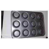 Breville Bamboo Cutting Board with Tart Pan and Kitchen Towels