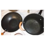 Set of 10 Assorted Cookware Pots and Pans with Lids