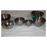 Set of 7 Stainless Steel and Mixing Bowls with Plastic Lids
