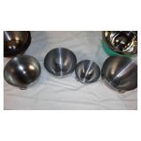 Set of 7 Stainless Steel and Mixing Bowls with Plastic Lids