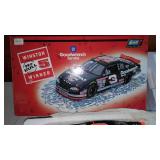 Action 1:24 Dale Earnhardt  #3 2001  GM Goodwrench Service Plus.