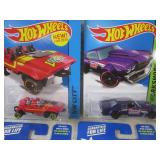 (G-1) Assorted Hot Wheels in Packag...