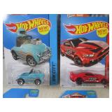 (G-1) Assorted Hot Wheels in Packag...