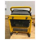 DEWALT DWFP55130 2.5 Gal. Portable Electric Heavy Duty 200 PSI Quiet Air Compressor - C279