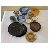 Japanese Lacquerware & Porcelain Set