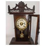 Vintage Welch Manufacturing Desk / Mantle Clock