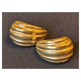18k Yellow Gold Puffed Scalloped Earrings