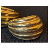 18k Yellow Gold Puffed Scalloped Earrings