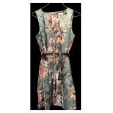 Gorgeous Sleeveless Dress / Closet by London Dress with Flowers, Back Zipper and Belt