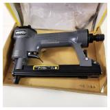 Central Pneumatic Contractor Series 20 Gauge 1/2" Crown Excellent Condition UNTESTED