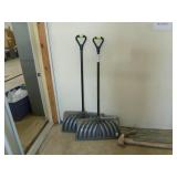Suncast Snow Scoops x 2