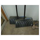 Suncast Snow Scoops x 2