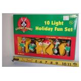 Looney Tunes 10 Light Holiday Fun Set with 8 Inch Spacing