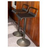 Set of 2 Metal Bar Stools – Adjustable Height
