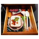Kitchen Drawer Contents – Hotpads & Mixing Utensils