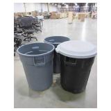 RUBBERMAID 32 GALLON BRUTE/HEAVY DUTY TRASH BINS