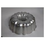 Set of 6 Metal Bundt and Fluted Cake Pans