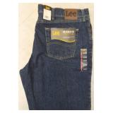 Lee Relaxed Fit - Straight Leg Jeans - Size 42 x 28 (View Photos)