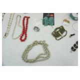Jewelry Lot: mostly beaded jewelry