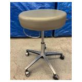 Midmark 125-001 Aluminum Base Surgeon Dentist Assistants Office Clinic Stool - In Great Condition!