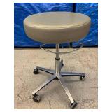 Midmark 125-001 Aluminum Base Surgeon Dentist Assistants Office Clinic Stool - In Great Condition!