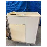 WOW $$$$ Lionville Point Of Care Pharmacy Locking Medication Crash Cart - In Good Condition! No Key (Buy Online $5)