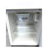 Sanyo SR-290 2.9 cu. ft. Compact Refrigerator In Good Working Condition! Could use minor cleaning!