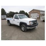 2006 Chevrolet 2500HD 4X4 Pickup w/Ladder Rack & Tool Box