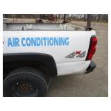 2006 Chevrolet 2500HD 4X4 Pickup w/Ladder Rack & Tool Box