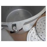 All American 21.5qt Pressure Cooker and Canner (the 921) - USED, RIM IS CHIPPED, SEAL IS HARD TO GET, Missing a couple screws.