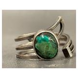 Vintage Sterling Silver Ring with Green Stone - 3.89g