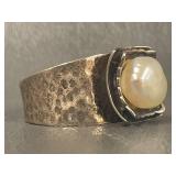 Vintage Artisan Pearl Ring 9.68g Hammered Band Size 9