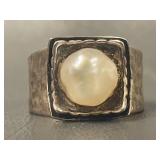 Vintage Artisan Pearl Ring 9.68g Hammered Band Size 9