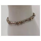Elegant Dual-Tone Bracelet Clasp Design