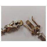 Elegant Dual-Tone Bracelet Clasp Design