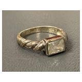 Vintage Twisted Band Ring with Stone