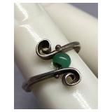 Vintage Style Sterling Silver 925 Ring with Green Bead Size 2.5