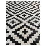 Indoor / Outdoor Black and White Rug 100% Polypropylene Wipe with Soft Cloth for Cleaning