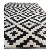 Indoor / Outdoor Black and White Rug 100% Polypropylene Wipe with Soft Cloth for Cleaning