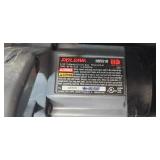 Skilsaw HD5510 5-1/2 inch Circular Saw with Craftman Blades and Bag