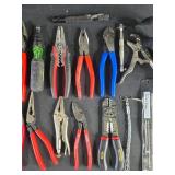 Large Lot of New and Used Hand Tools and Accessories Set ?