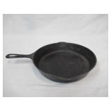 Vintage Griswold  8 Cast Iron Skillet Pan with double pour spout Erie, PA. 704G