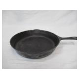 Vintage Griswold  8 Cast Iron Skillet Pan with double pour spout Erie, PA. 704G