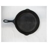 Vintage Griswold  8 Cast Iron Skillet Pan with double pour spout Erie, PA. 704G