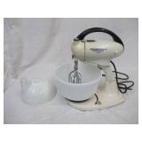 Vintage Hamilton Beach Mixer  685272 Model G with extra bowl.