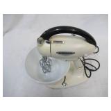 Vintage Hamilton Beach Mixer  685272 Model G with extra bowl.