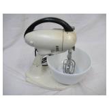 Vintage Hamilton Beach Mixer  685272 Model G with extra bowl.